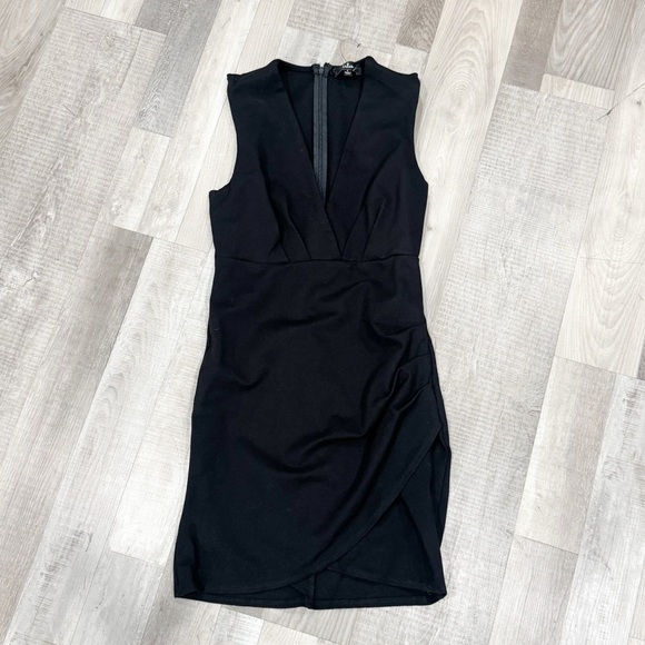 Lulus “little black dress” faux wrap bodycon/ mini dress ❤️ - Picture 6 of 9